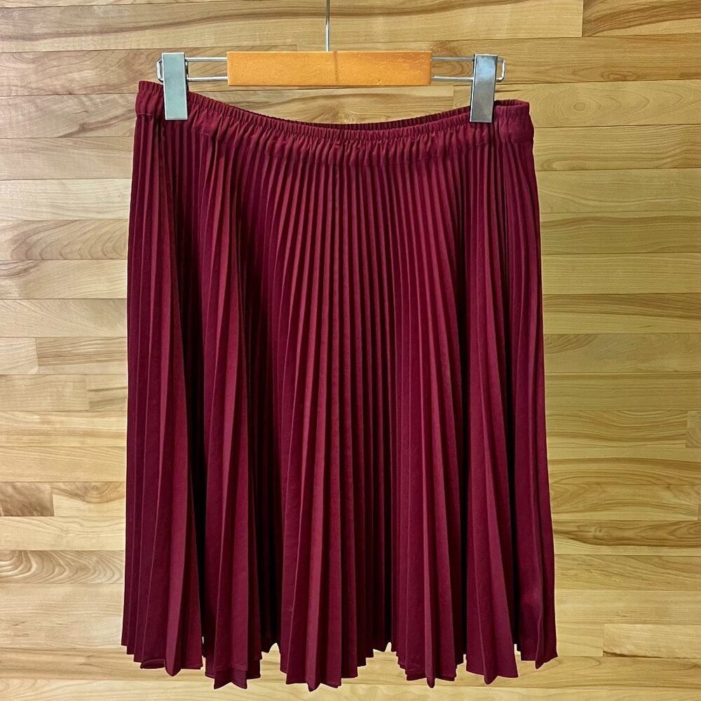🍷 Club Monaco Burgundy Skirt – US 2